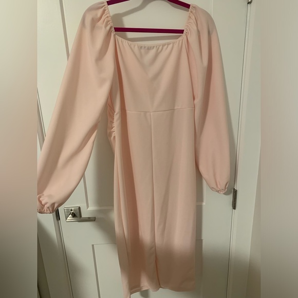 BNWT Boohoo Soft Pink Puff Sleeve Midi Maternity Dress - Picture 2 of 3